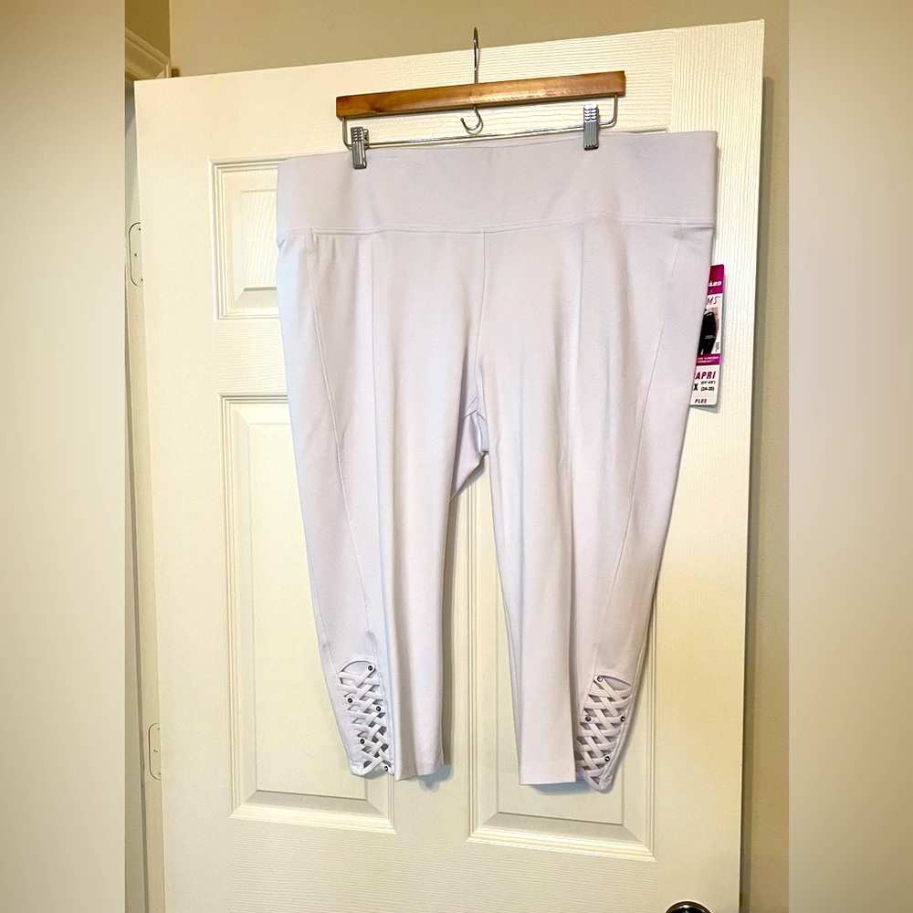 Nygard Luxe Slims White Capri pants